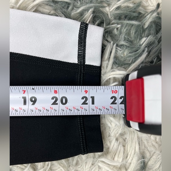 Athleta Women's Salutation Stash Pocket 7/8 Tight Black White Leggings Sz Medium - Picture 10 of 10